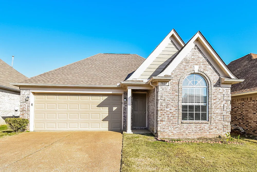 3 bed, 2.0 bath, 1403 sqft, $1,845 — Photo 1