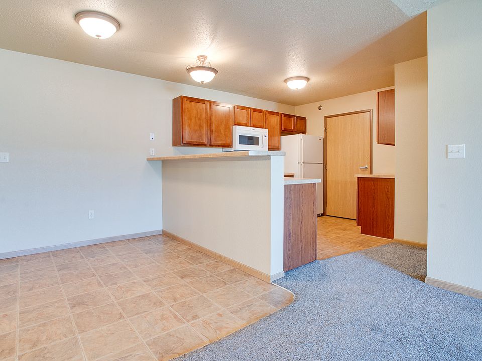 Waterstone Apartments Dining