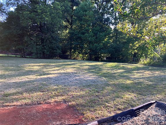 3rd image of 123 Dalehurst Dr