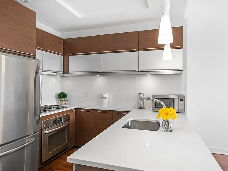 4117 Crescent St #3F — Photo 3