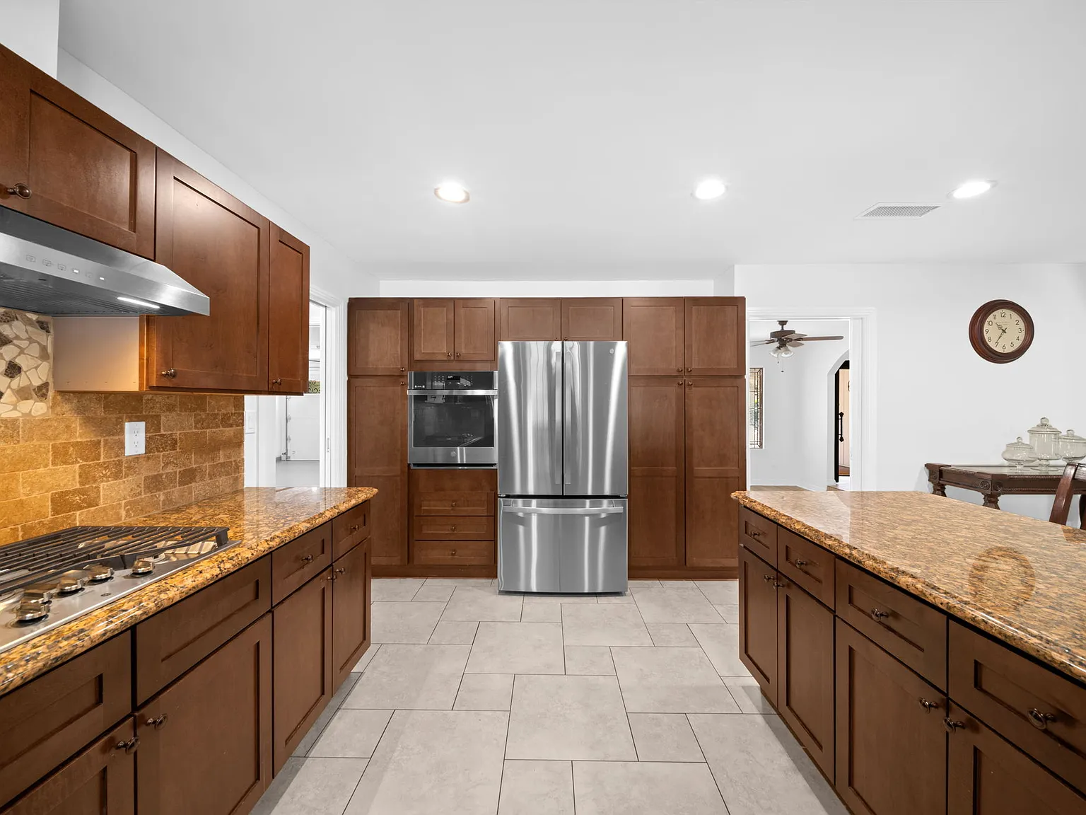 4 bed, 3485 sqft, $5,000 — Photo 4