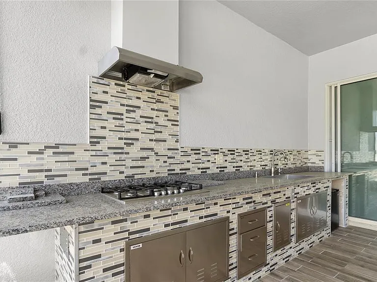 2320 Symphony Cir — Photo 45