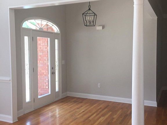 3rd image of 318 Woodpoint Ct