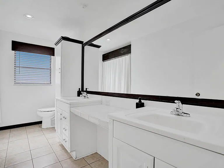 16610 Royal Poinciana Ct — Photo 35