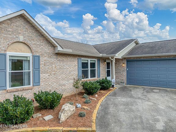 2nd image of 605 Brookhollow Trl