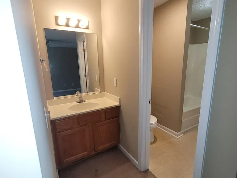 121-123 Mario Cir — Photo 12