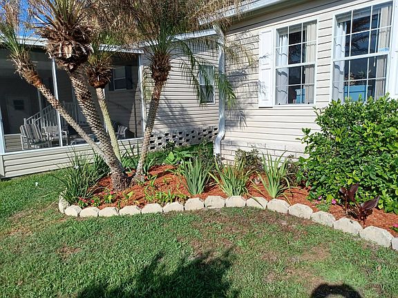 3rd image of 180 Charlotte Cir E