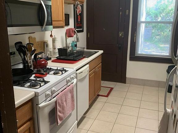 5th image of 2313 Fillmore St NE APT 1