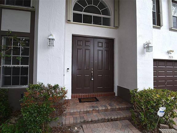 2nd image of 203 La Costa Ln