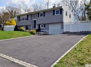 50 Crestwood Ln, Farmingville, NY 11738
