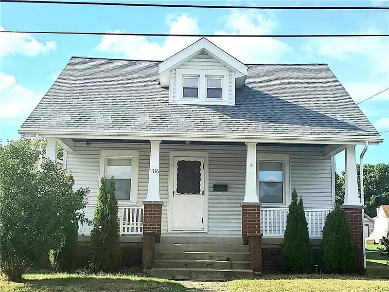1716 Vanburen St photo 1