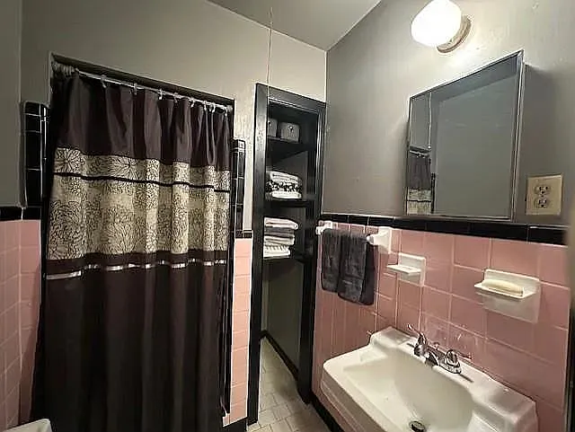 1878 Hubert Ave — Photo 10