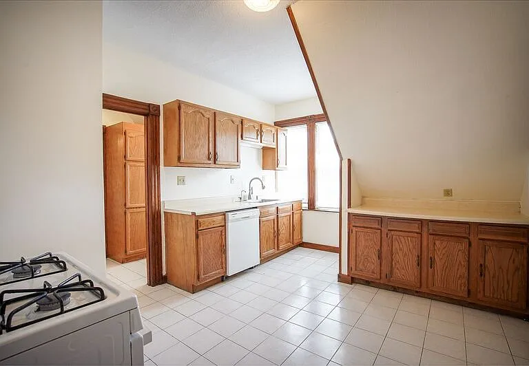74 Crystal Ave #3 — Photo 2