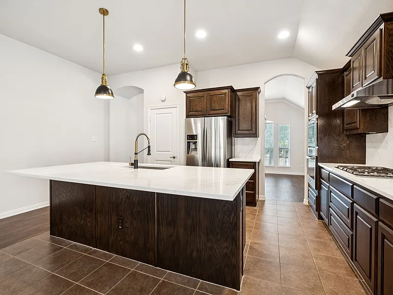 2317 Houston Dr — Photo 6