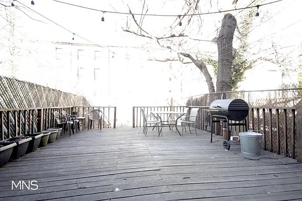 Rented by MNS | media 12