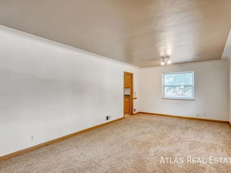 2714 N Grove St — Photo 3