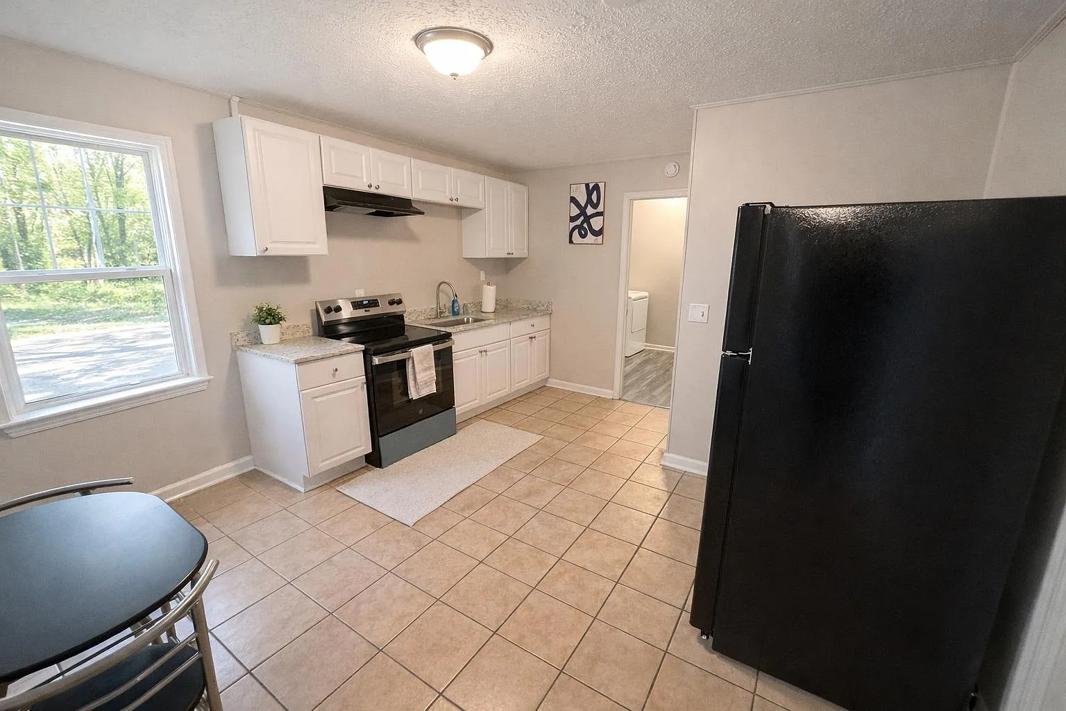 4 bed, 3.0 bath, 2100 sqft, $706 — Photo 2