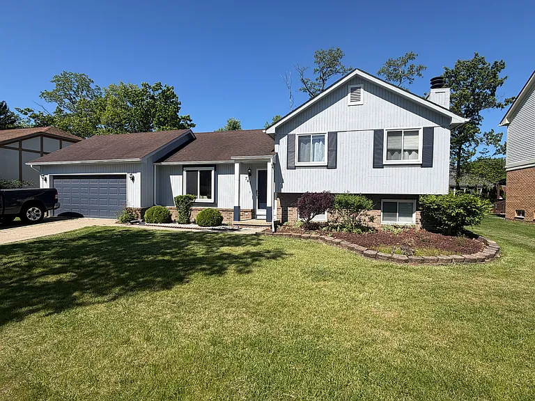 741 Kentucky Dr — Photo 2