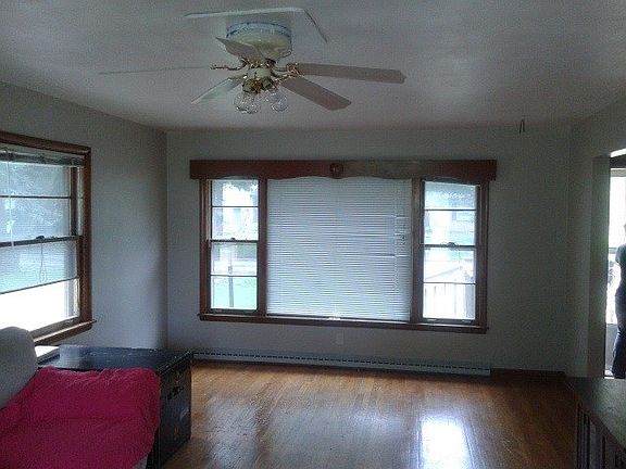 2nd image of 210 Glendale Ave