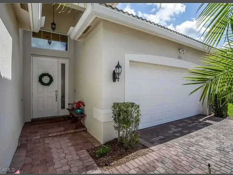 11261 Sparkleberry Dr — Photo 2