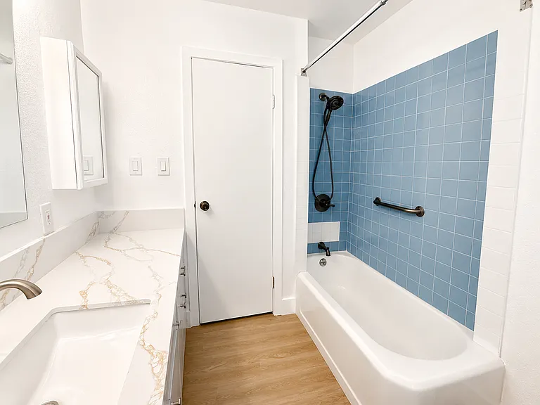 917 N Mariposa St — Photo 13