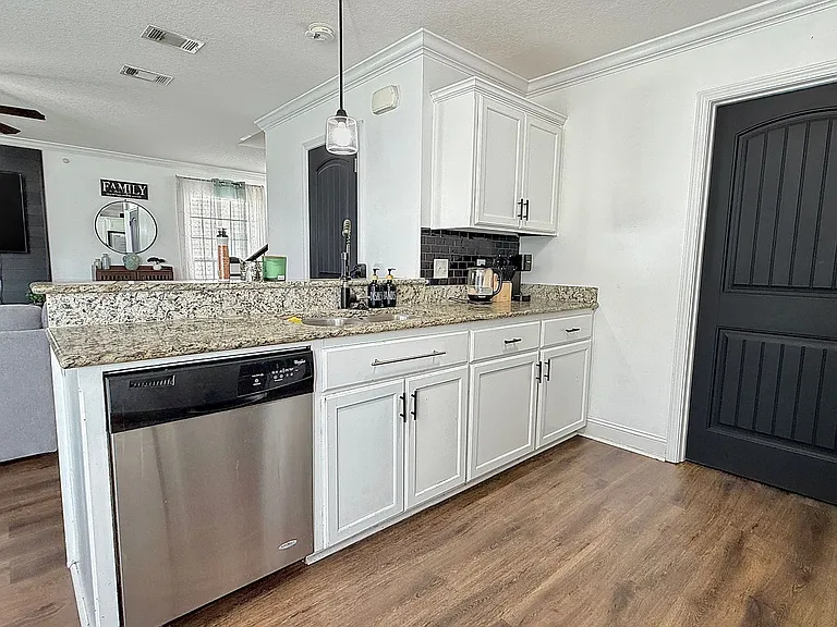 615 Amhearst Row — Photo 12