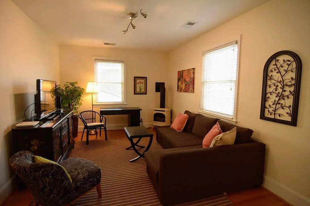 2 bed, 1050 sqft, $3,600 — Photo 3