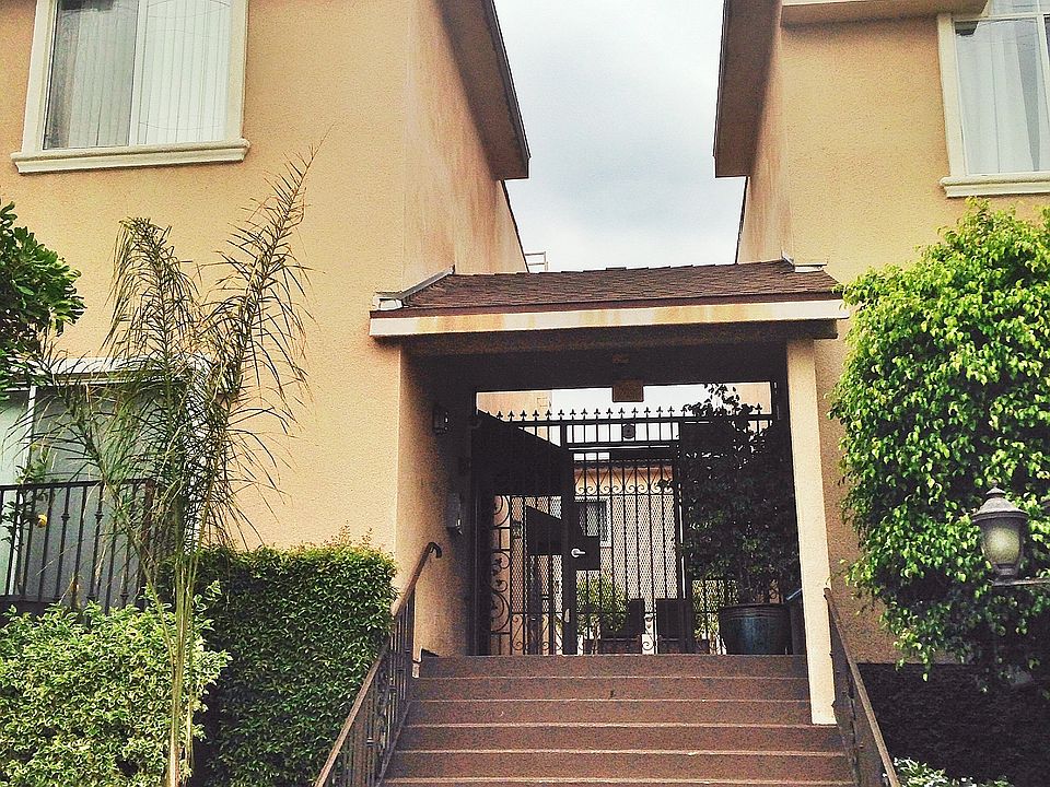 1st image of 6525 Woodman Ave Unit 7