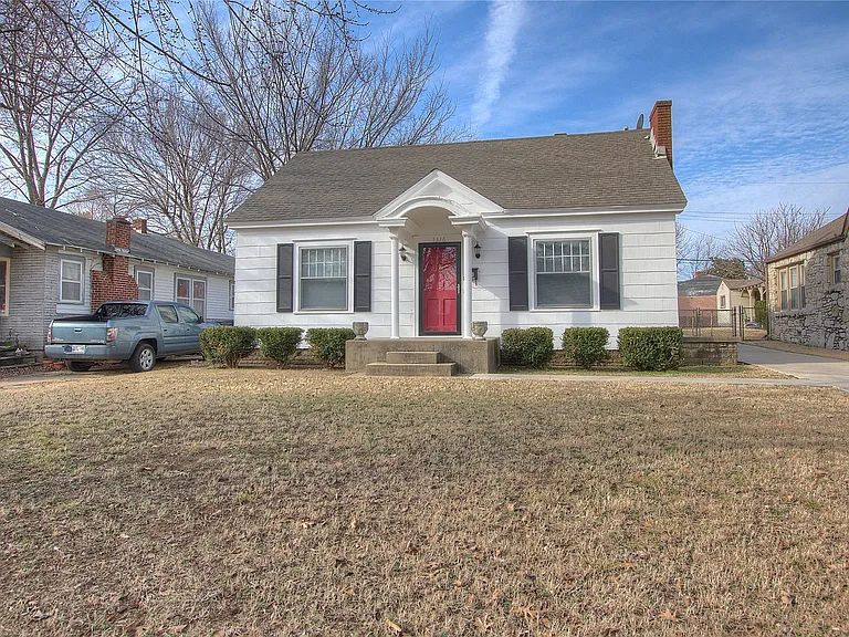 1316 S Knoxville Ave — Photo 1