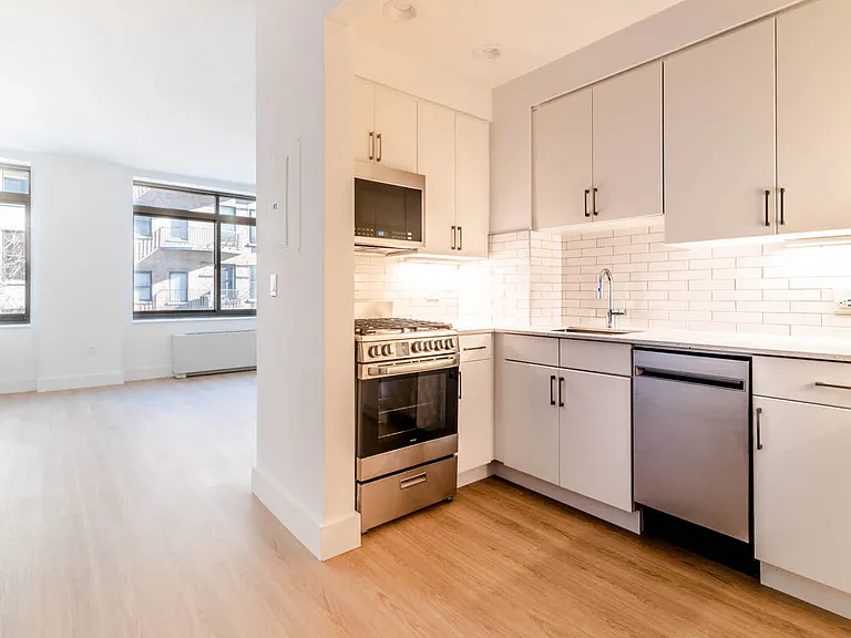 600 Washington St #209 — Photo 10