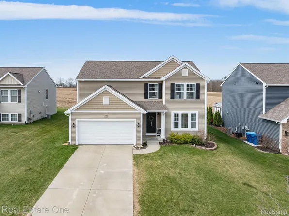 16586 Charles Town Dr, Linden, MI 48451