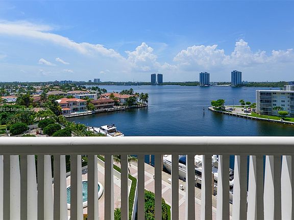 4th image of 1000 Island Blvd #812