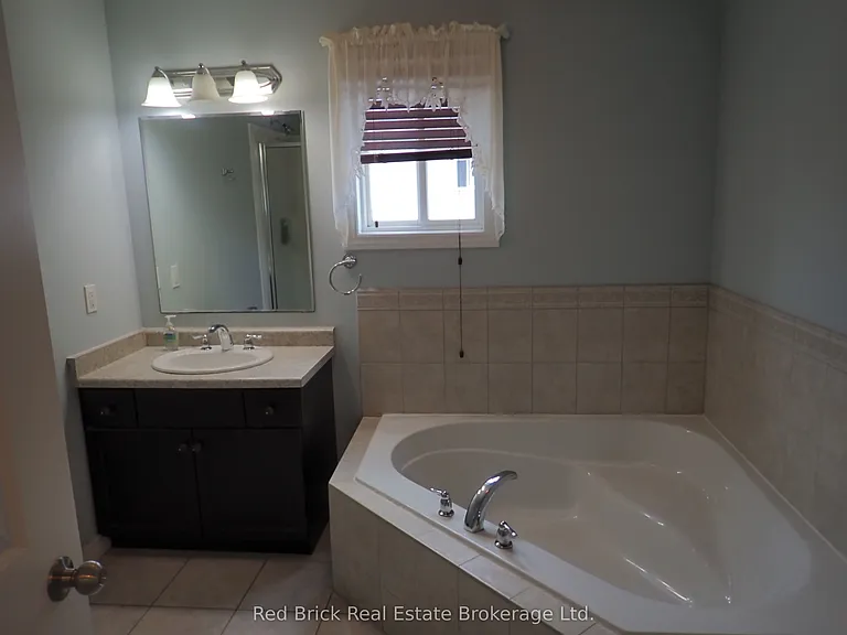77 Summit Ridge Dr #UPPER — Photo 18