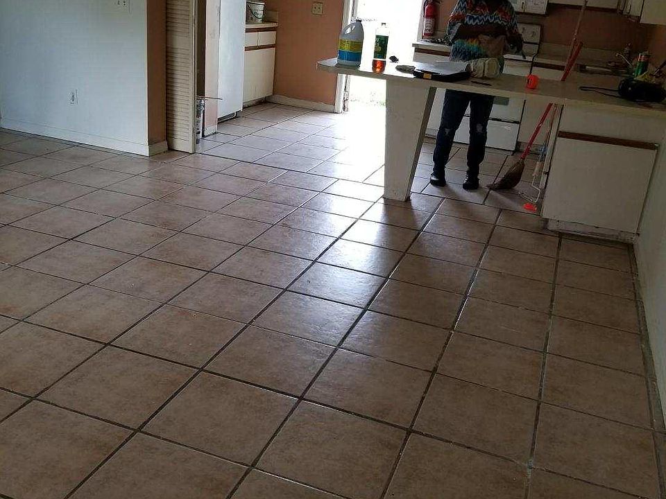 1st image of 3407 W Lake Dr
