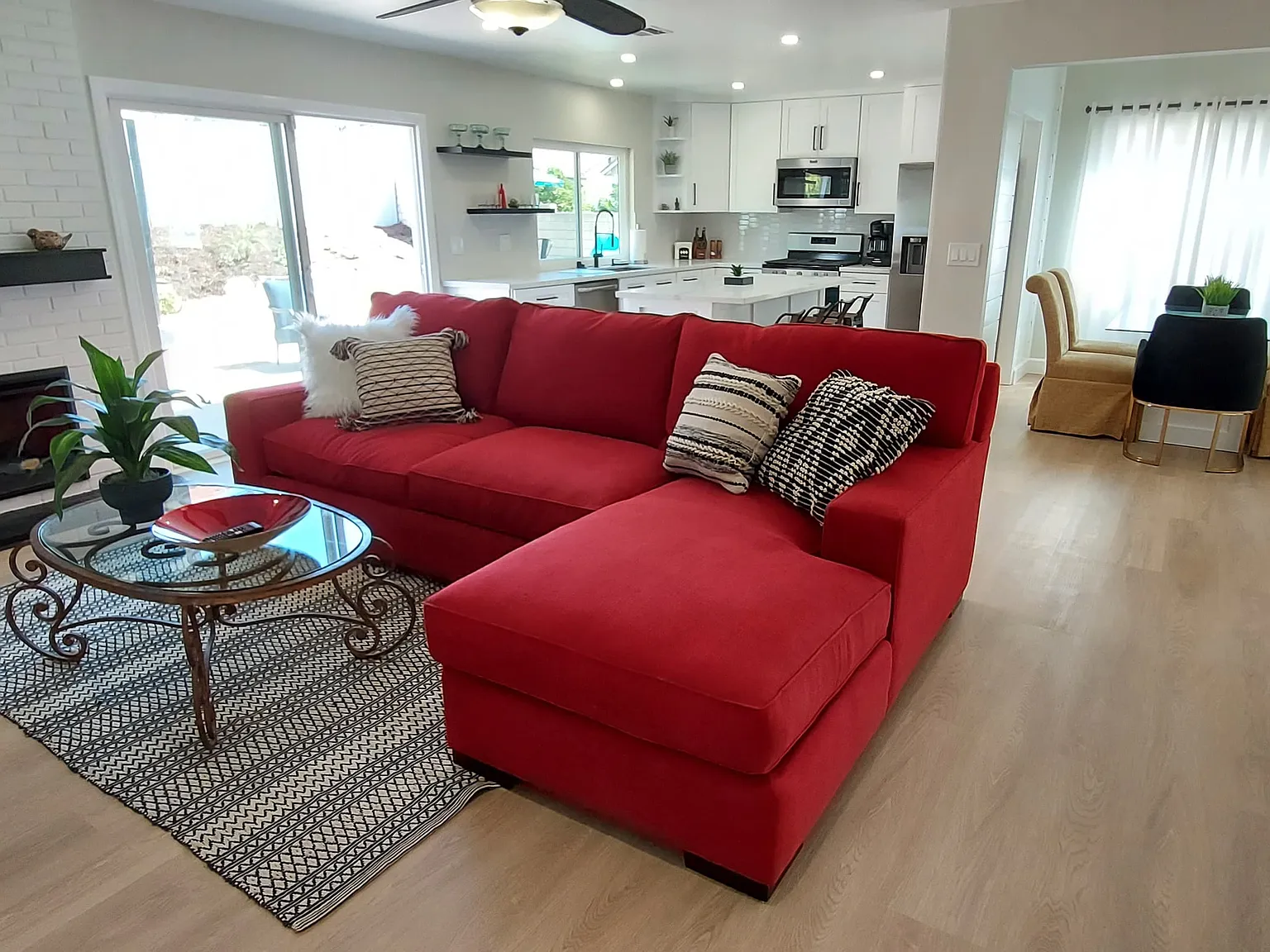 5 bed, 2500 sqft, $12,000 — Photo 1