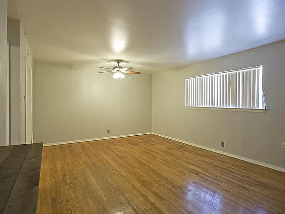 804 N Locust St — Photo 3