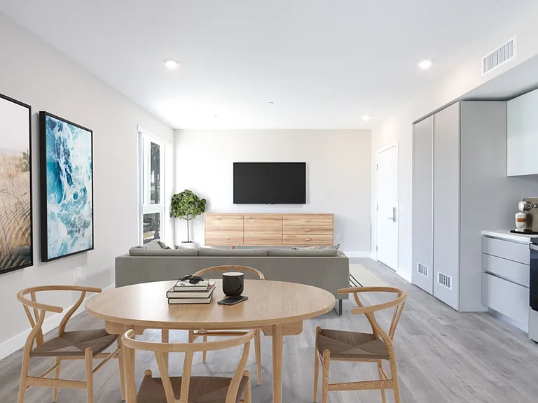 4660 Melrose — Photo 14