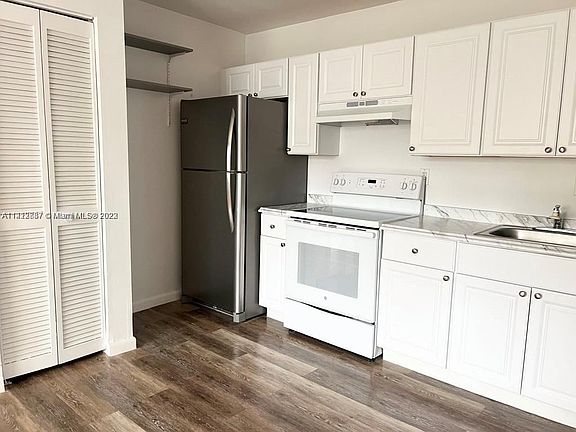 3rd image of 1337 Euclid Ave APT 108