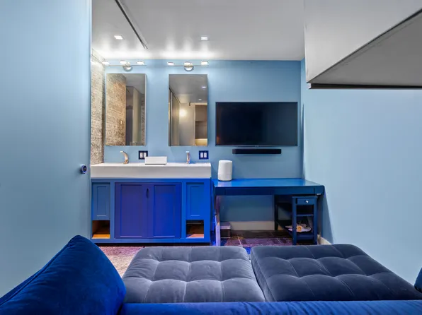 20 Pine Street image 5 of 17