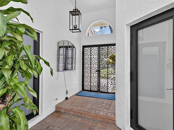5th image of 2865 N Clearbrook Circle N