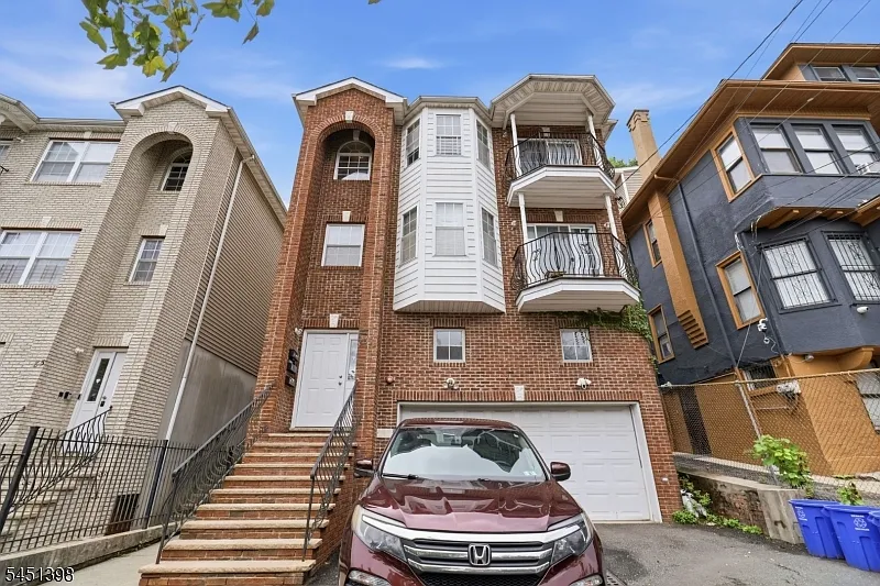 3 bed, 2.0 bath, $2,800 — Photo 2