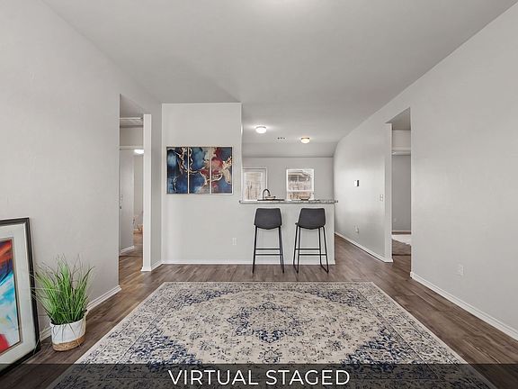 3rd image of 1007 N Deer Court Way