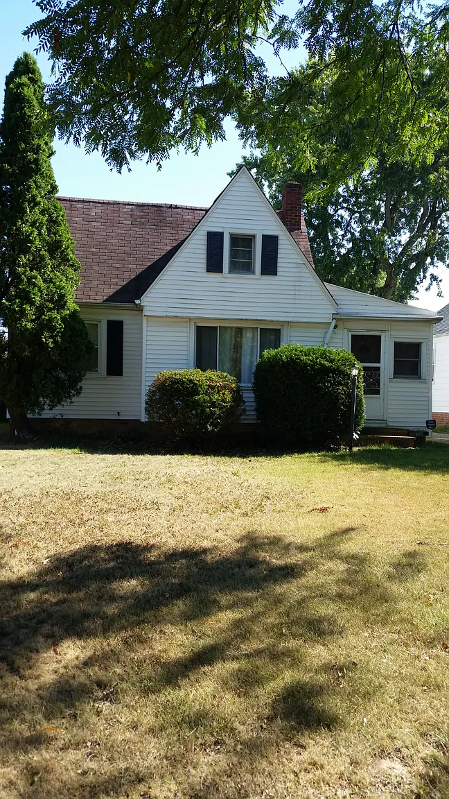 18008 Invermere Ave photo 1