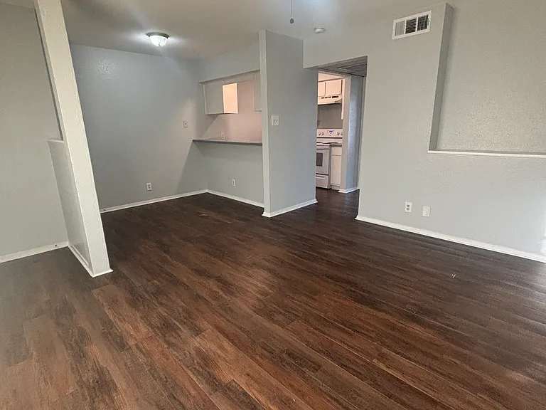 2124 Sanger Ave #104 — Photo 4