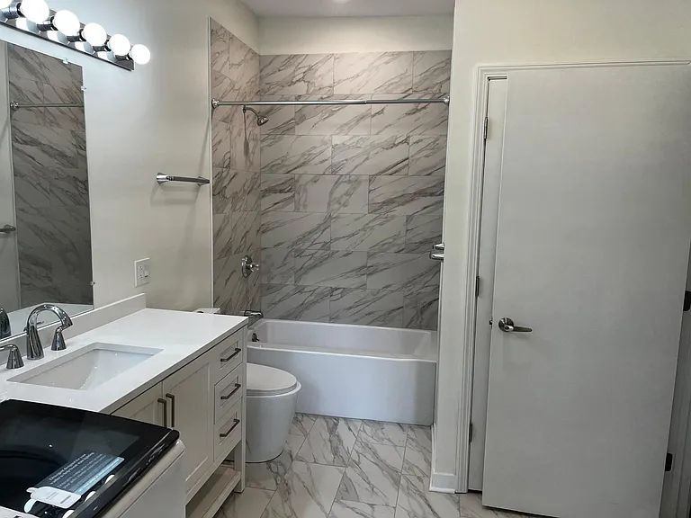 5638 N Winthrop Ave #1 — Photo 5