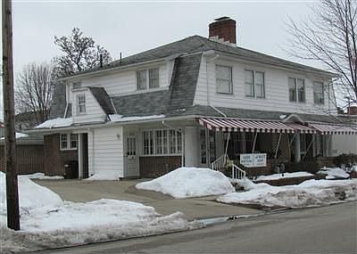 1st image of 211 E 4th St