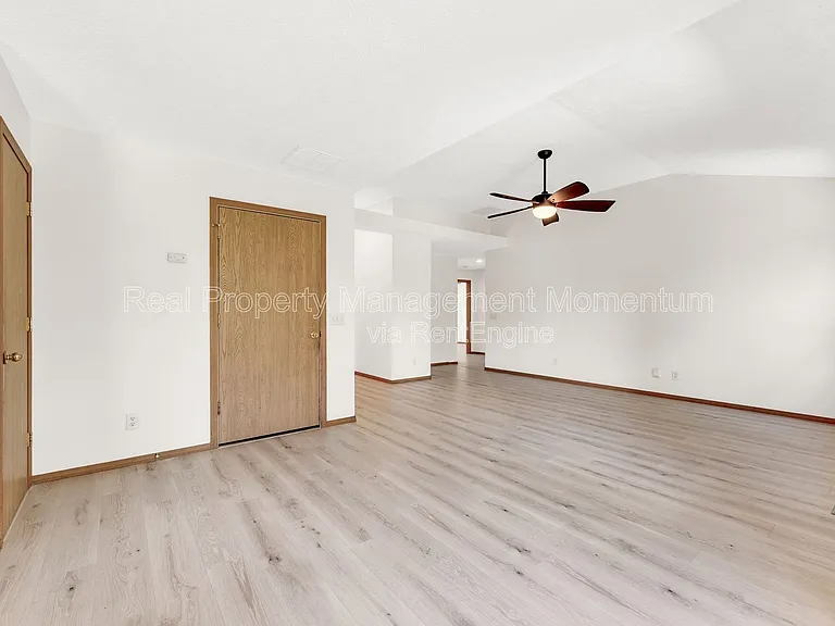 3251 W Scott St — Photo 24