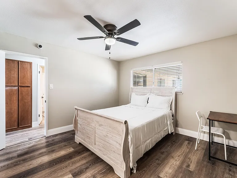 712 Bloomingfield Ln — Photo 6