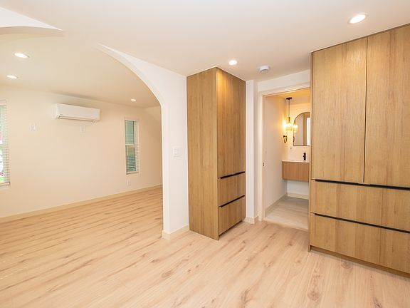 2nd image of 2515 W 85th St #3/4
