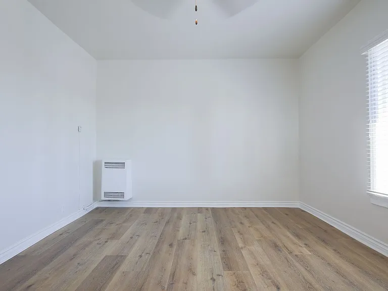 Beautiful Newly Renovated Apartment in Koreatown — Photo 3